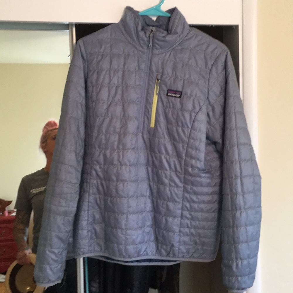 Women’s light grey/ blue Patagonia pullover